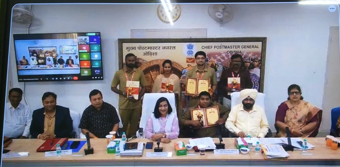 Shri Manoj Kumar Singh, Postman, Angul HO felicitated for best performance in Aadhaar transaction 